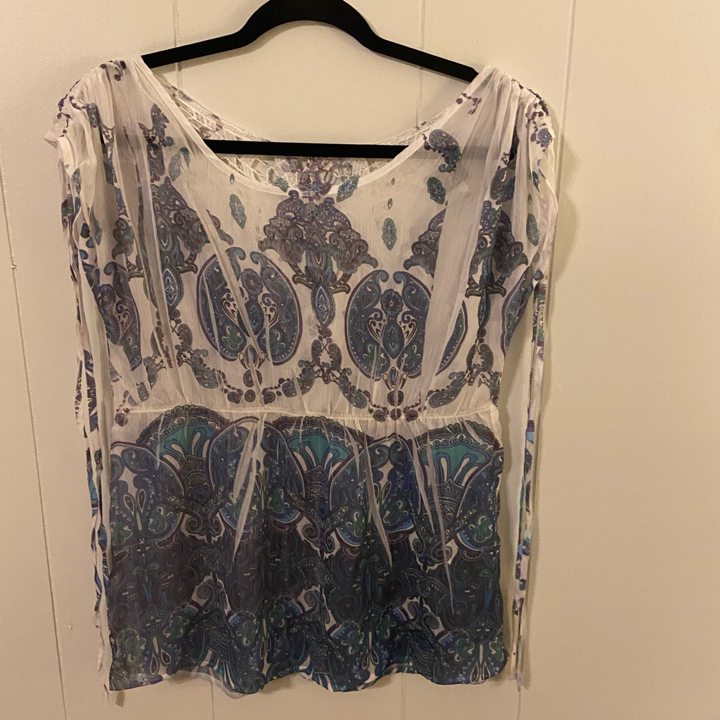 Woman’s Large Top From Dots